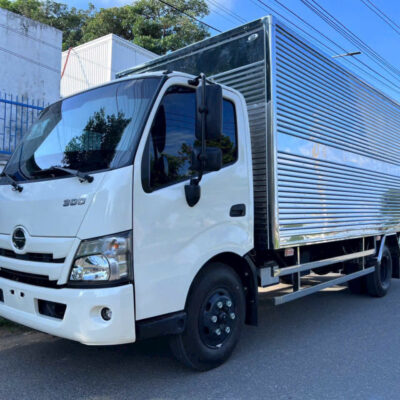 HINO XZU710L EURO 5  2T2 THÙNG KÍN 4M6